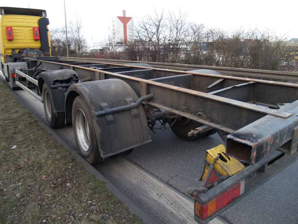 LKW verliert Container Koeln Niehler Ei P108.JPG